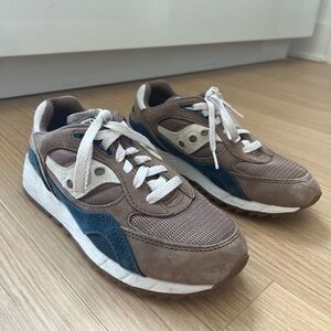 Saucony sneakers, worn only a few times. Size 7 in US women’s sizing.